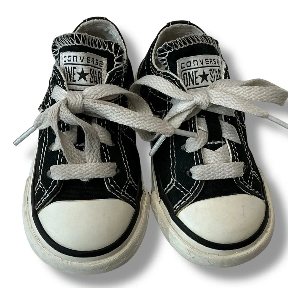 Converse Kids Black and White Star Sneakers Infants Size 5